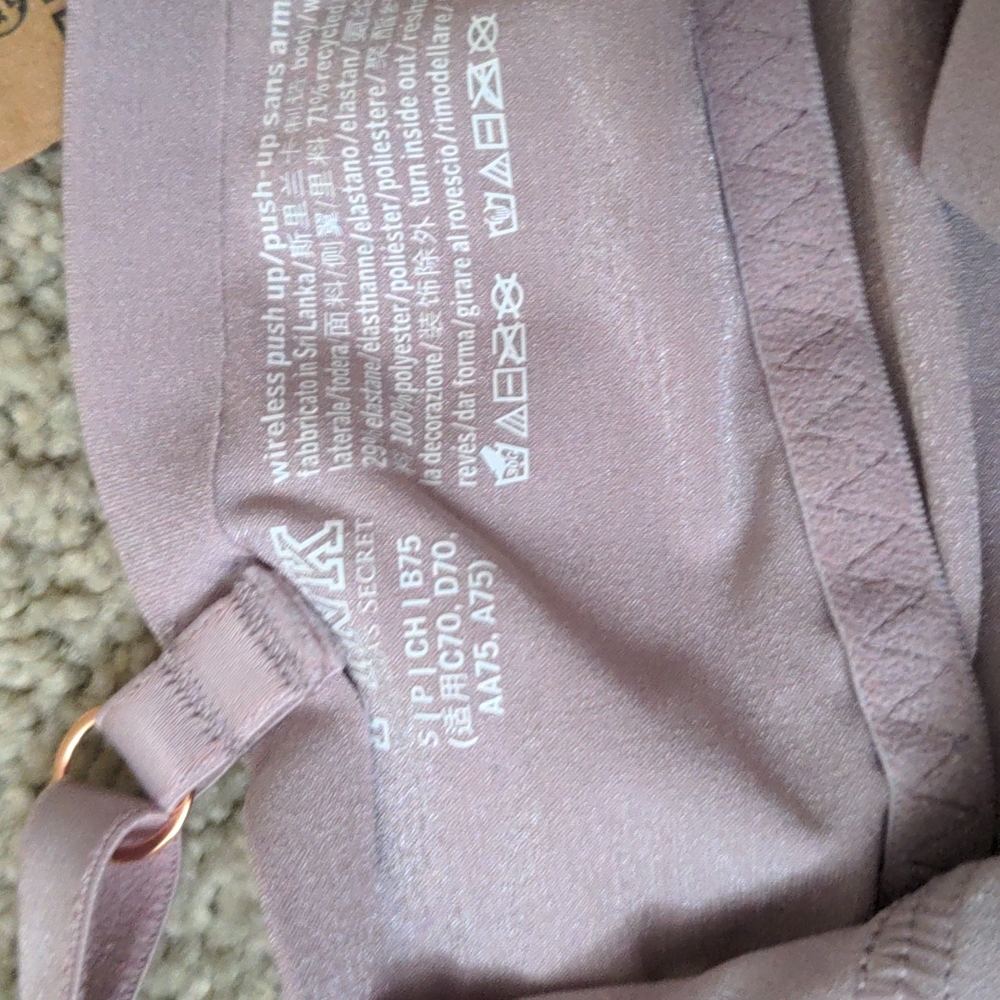 Victoria Secret Pink LOUNGIN' WIRELESS PUSH-UP BRA in purple small